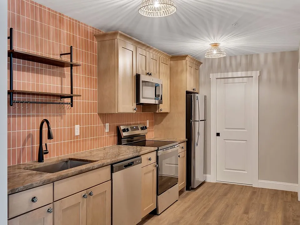 36 Pawling Ave #204