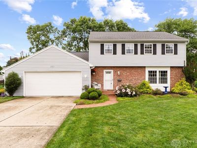 221 Finsbury Ln, Troy, OH, 45373