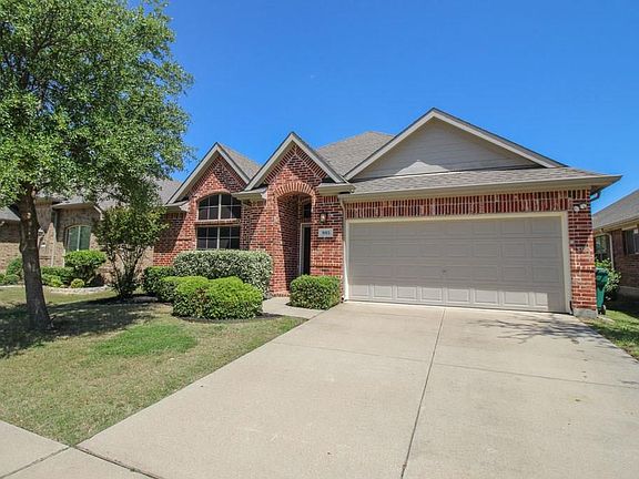 2nd image of 905 Lake Hollow Dr