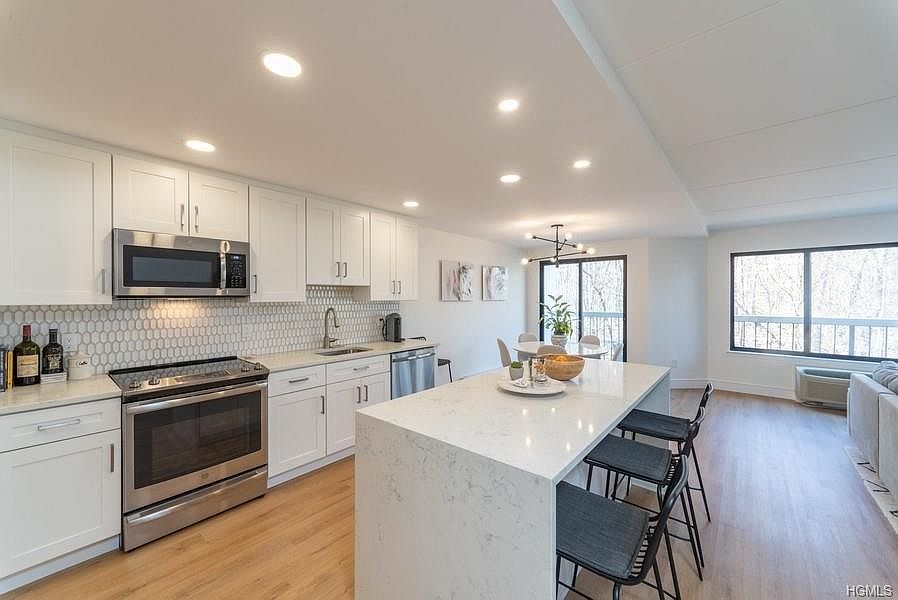 1st image of 500 High Point Dr APT 513
