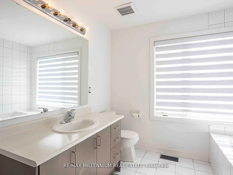11811 10th Line — Photo 17