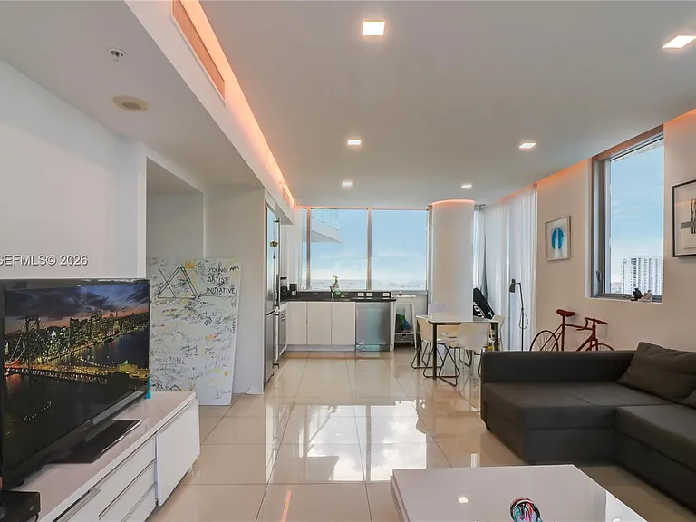 92 SW 3rd St #2410 — Photo 2