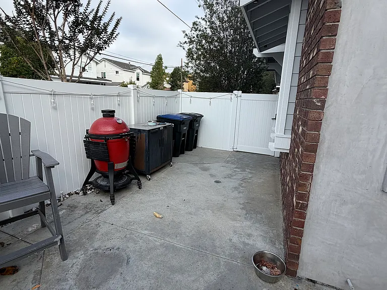 136 23rd St — Photo 20