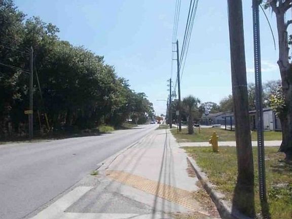 Exterior Neighborhood (street photo)
