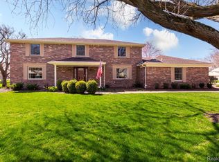 23415 Parke Ln, Grosse Ile, MI 48138