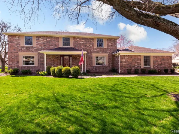 23415 Parke Ln, Grosse Ile, MI 48138