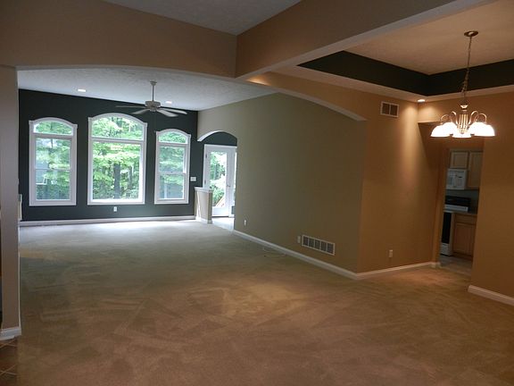 2nd image of 1452 Golden Ln