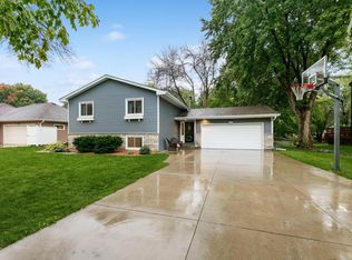 6599 Bluebird Dr, Osseo, MN 55369