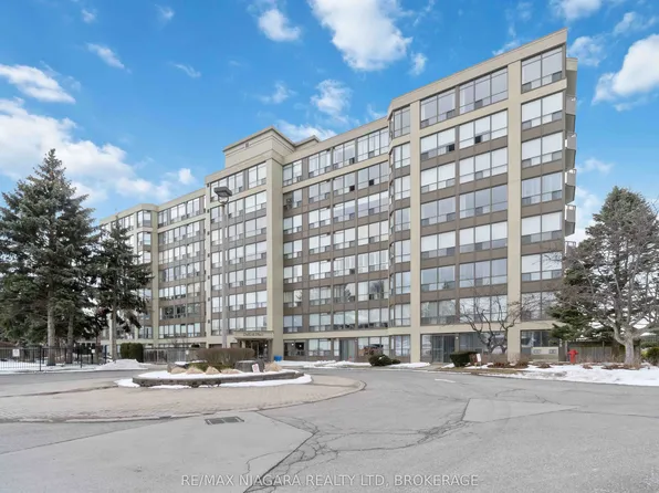 5100 Dorchester Rd #210, Niagara Falls, ON L2E 7H4