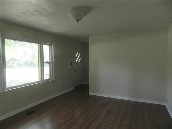 3rd image of 205 Halliburton St