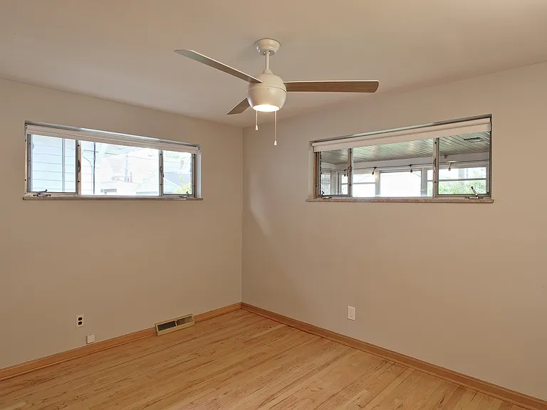 2186 Chesterland Ave — Photo 8
