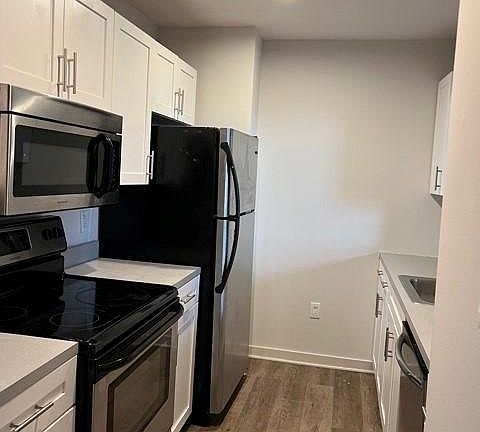 4th image of 313 Vine St APT 301