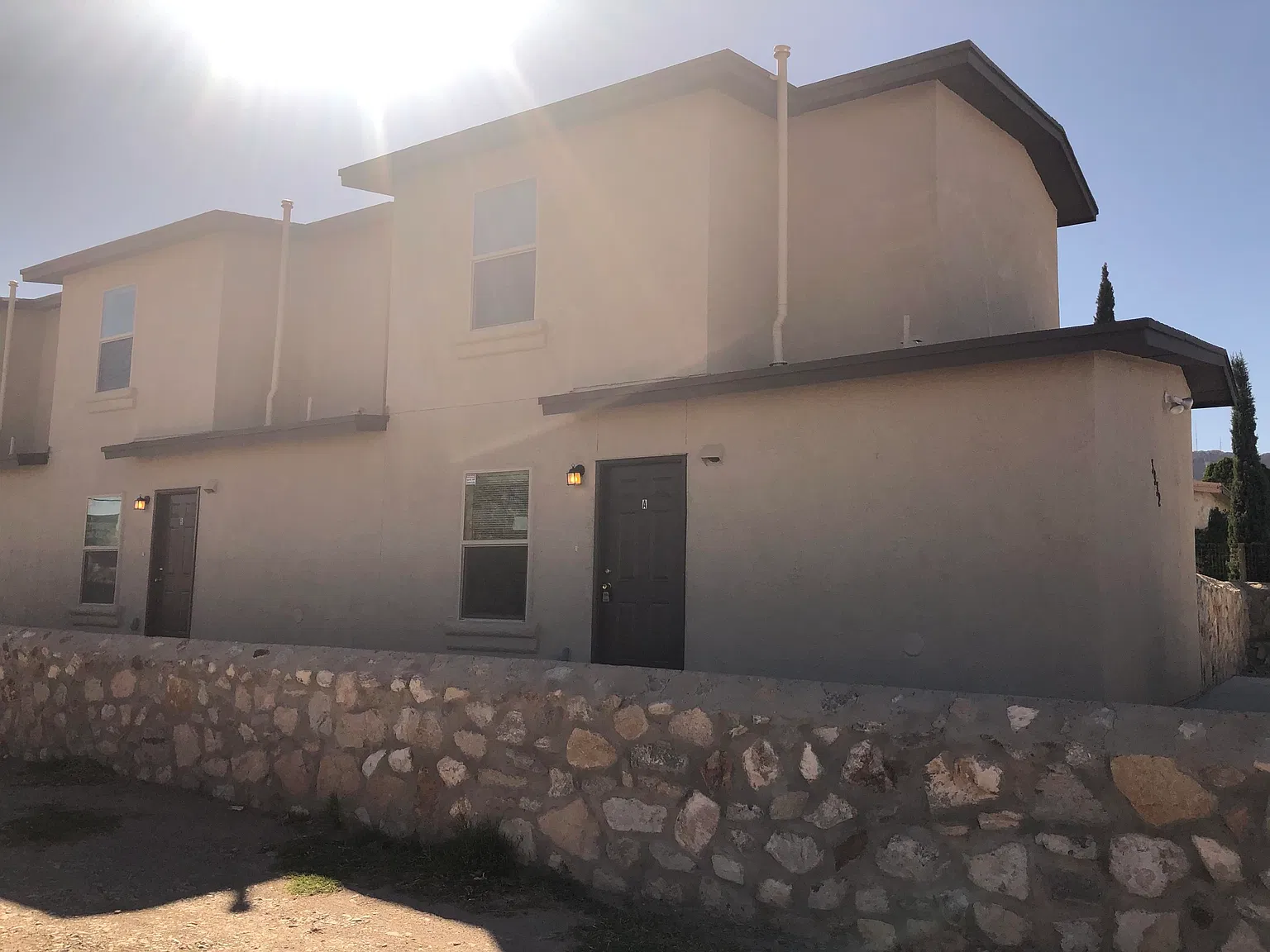 3 bed, 2.0 bath, 1043 sqft, $1,150 — Photo 1