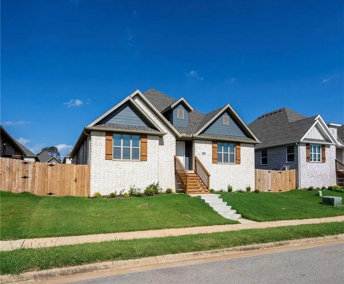 4 bed, 1882 sqft, $2,200 — Photo 3