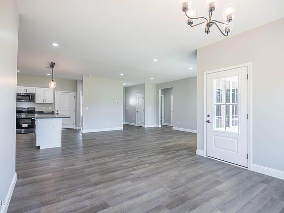 4th image of 550 Gibson Loop