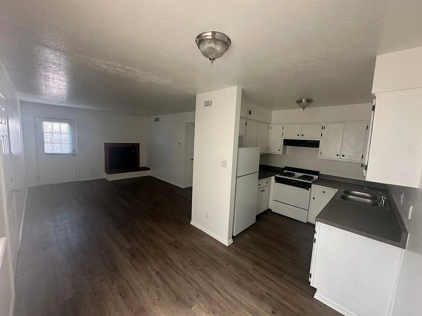 1237-B Menaul Blvd NW — Photo 2