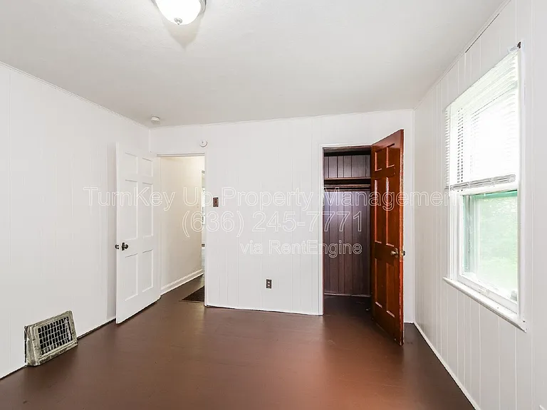 7150 Manette Dr — Photo 11