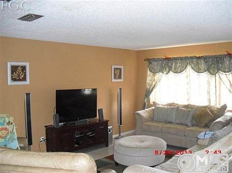 2nd image of 527 NE 15th Ave