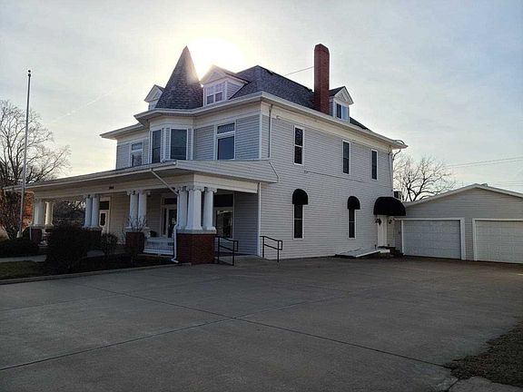 4th image of 704 N Washington Ave