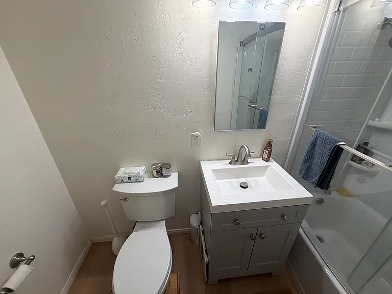 The same newly remodeled full bathroom.