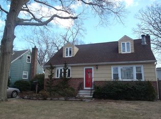 19 Gianelli Ave, Merrick, NY 11566