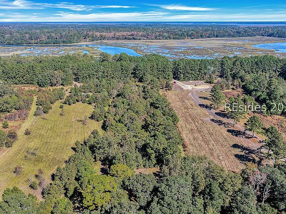 3rd image of 782 Strawberry Hill Road