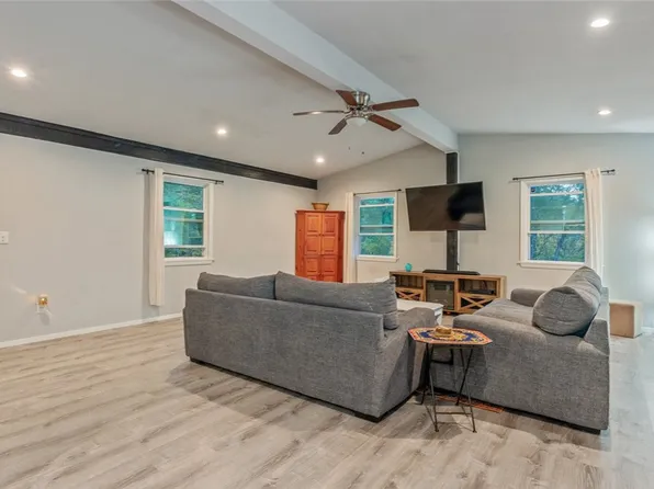 4 Rader Ln, Bella Vista, AR 72715