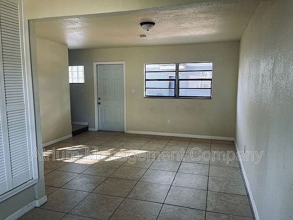 3rd image of 1081 S Deleon Ave