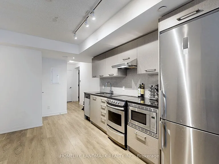 87 Peter St #617 — Photo 18