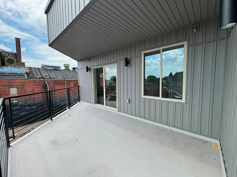 675 N 41st St #7 — Photo 17