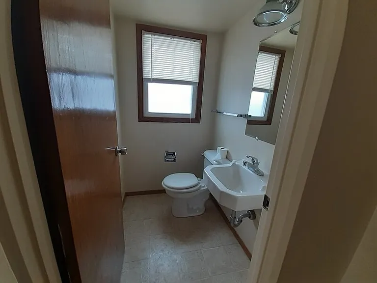 1118 Melrose Ct — Photo 8