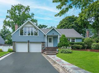 131 Shrub Hollow Rd, Roslyn, NY 11576