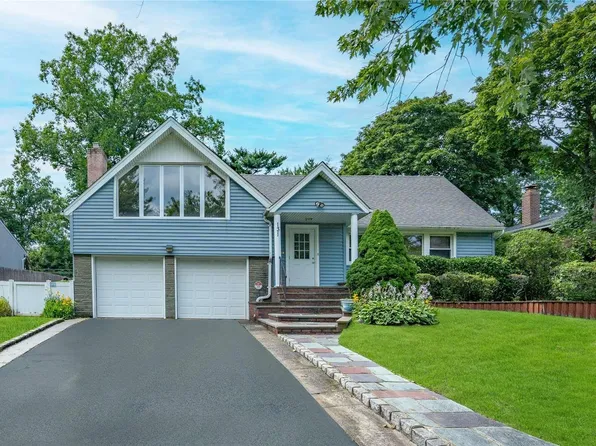 131 Shrub Hollow Road, Roslyn, NY 11576