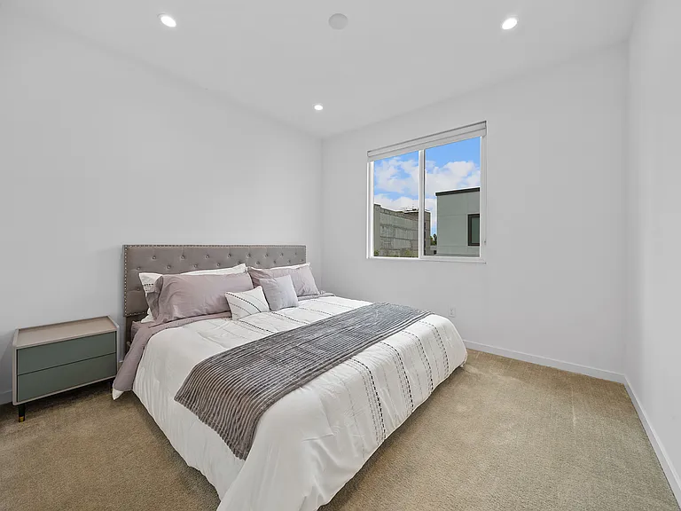 135 Schick — Photo 17