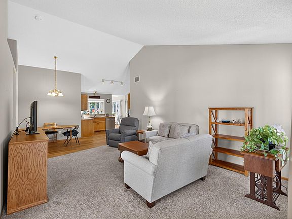 3rd image of 13139 Quay St NW