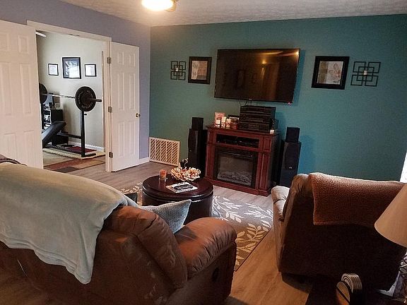 5th image of 8 Upper Hillside Dr
