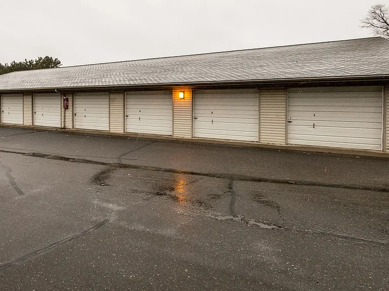 Pine Ridge Apartments — Photo 11