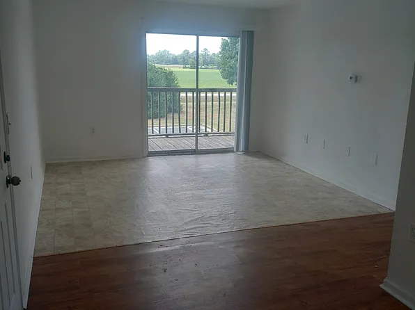 414 S Longstreet Rd E #8, Dillon, SC 29536