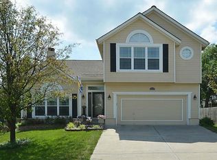 14704 N Killarney Ln, Smithville, MO 64089