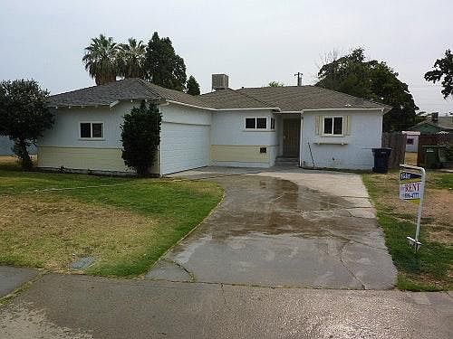 1st image of 2915 East St