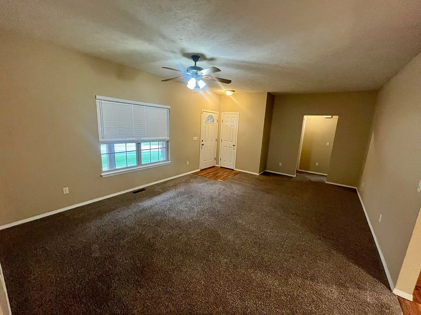 Beautiful 3 bedroom 2 Bathroom Home located in Bluebird Hills Subdivision Nixa, MO — Photo 4