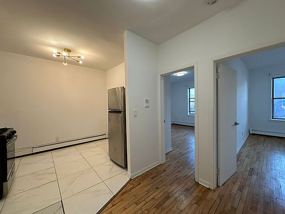 4th image of 196-98 Clinton Ave #4E