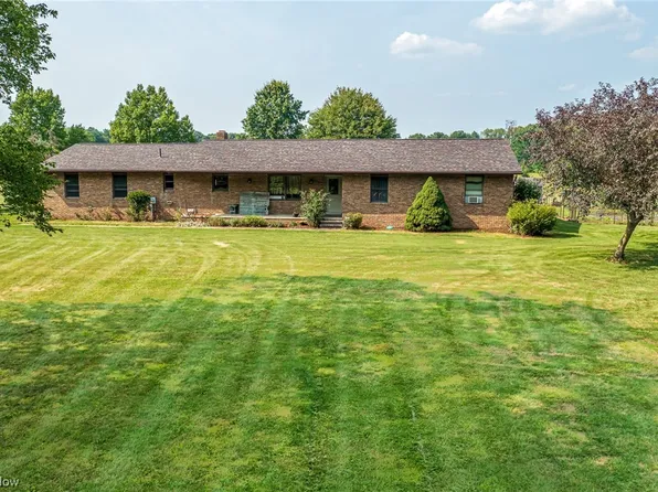 3763 Swamp St NE, Hartville, OH 44632