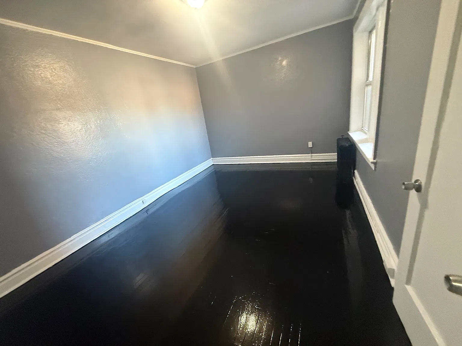 160 Grumman Ave — Photo 3