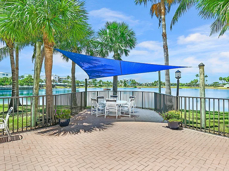 221 NE Plantation Rd #211 — Photo 4