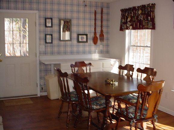 4th image of 221 Poinsettia Pl S