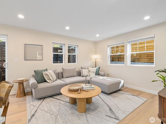 3rd image of 320 B NW 51 Street