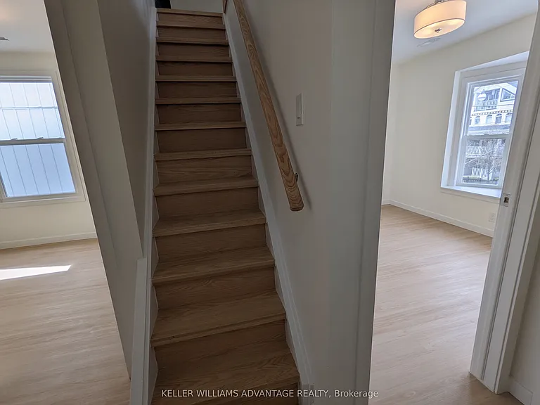 113 Woodbine Ave #UPPER — Photo 8