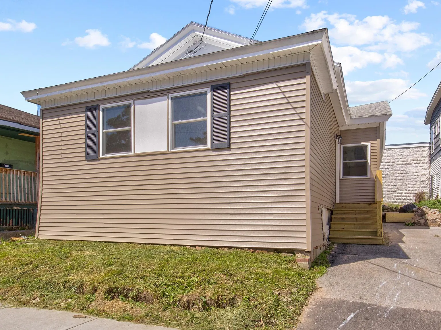 3 bed, 1199 sqft, $1,800 — Photo 1