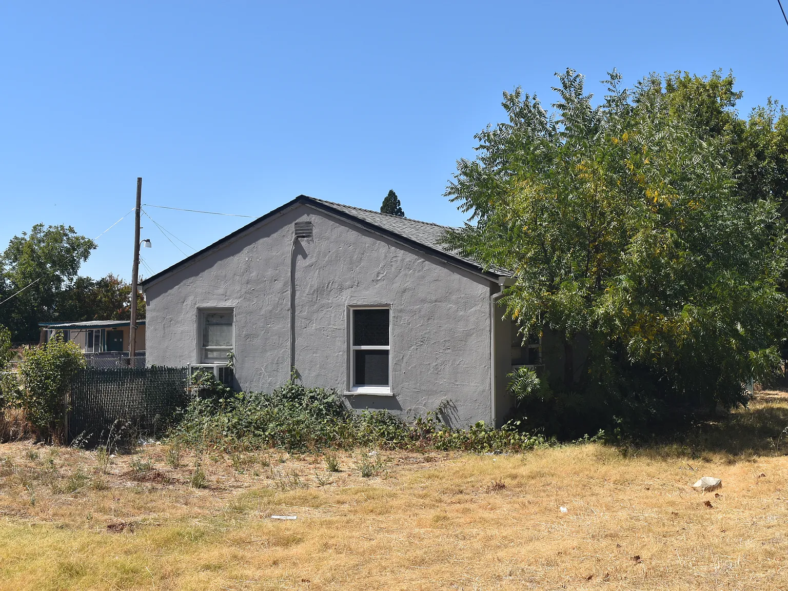 2 bed, 450 sqft, $1,995 — Photo 2